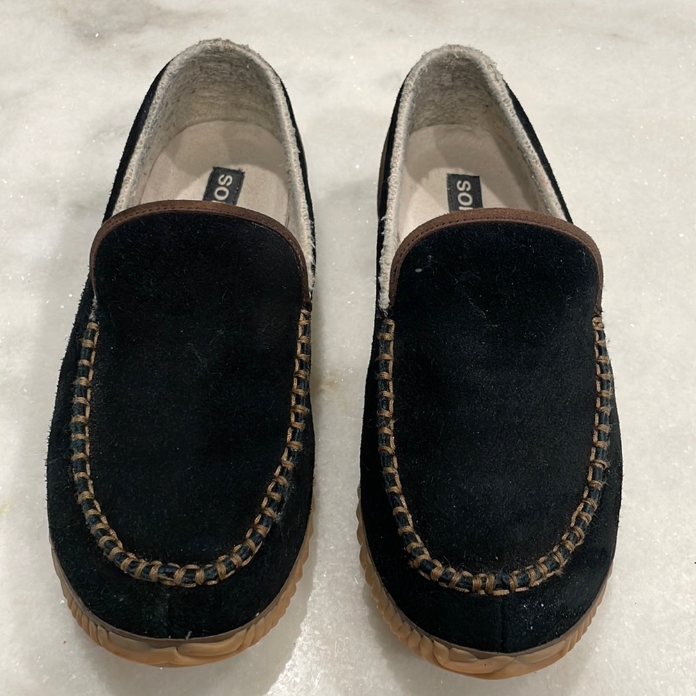 Sorel Dude Moc slippers in very good used condition. Size 9